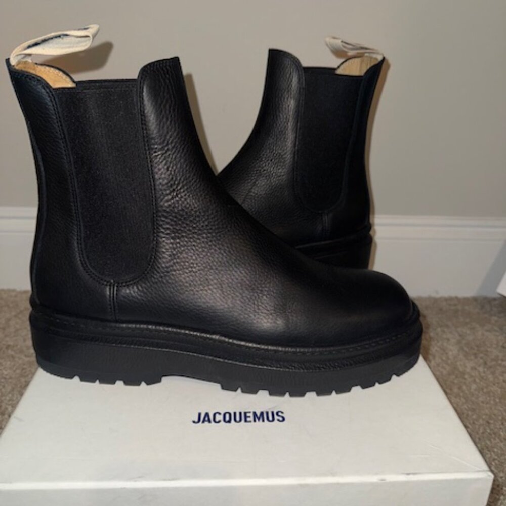 (NEW) JACQUEMUS Black La Casa 'Les bottines Pavane' BLACK CHELSEA BOOTS - Picture 5 of 7